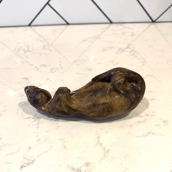 Vintage 70s handcrafted decorative wax sea otter holding an abalone shell - Picture 6 of 10